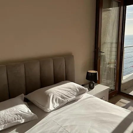 Lovely 2-bedroom With Seaview, Location Big Sea Balcony Lejlighed